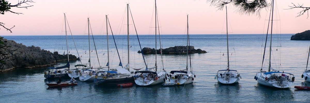 flottielje voor anker in Turkije