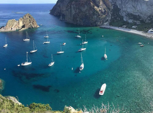 Ponza, het rustige natuurlijke eiland