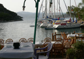 mooie baai met restaurant in Turkije