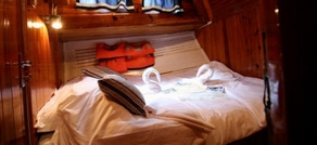 luxe cabine aan boord van gulet
